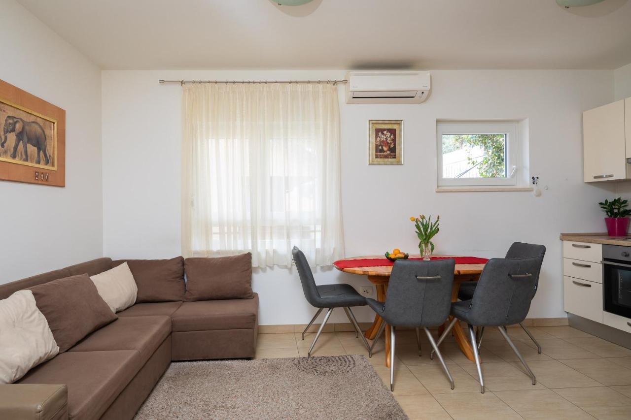 Adriatic Beach Suites Omiš Εξωτερικό φωτογραφία